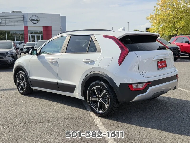 Used 2025 Snow White Pearl KIA LX FWD image 3