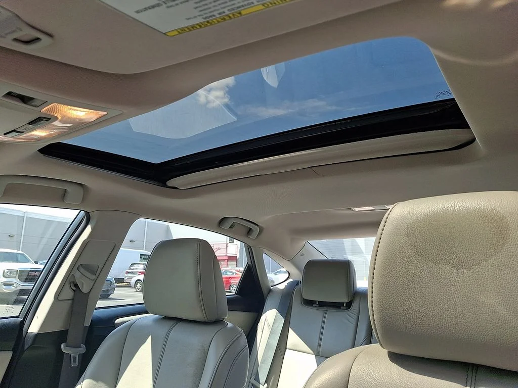 Used 2016 Gray Toyota XLE Premium image 14
