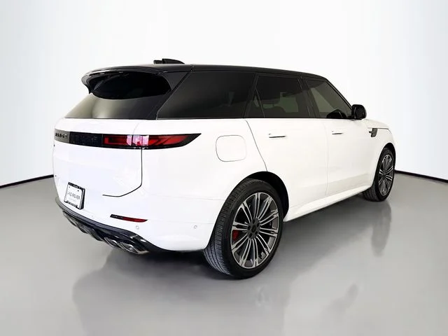 Certified Used 2025 White Land Rover Dynamic SE image 5