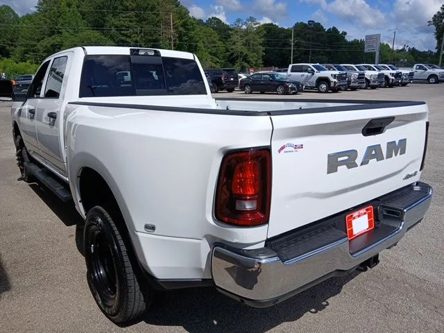 New 2026 Bright White Clear-Coat Exterior Paint RAM Tradesman image 9