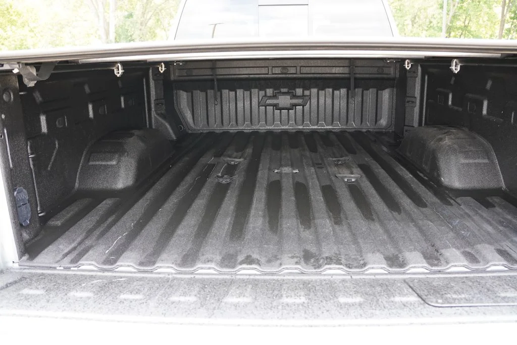 Used 2025 Sterling Gray Metallic Chevrolet LT image 21
