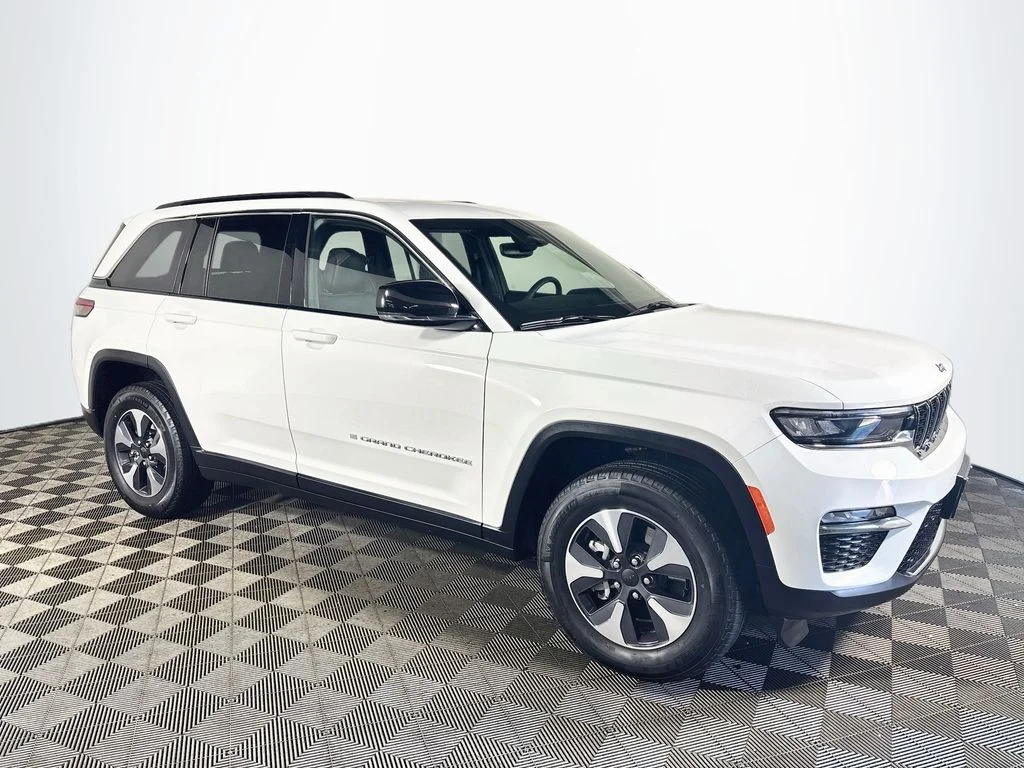Used 2024 White Jeep 4xe image 4