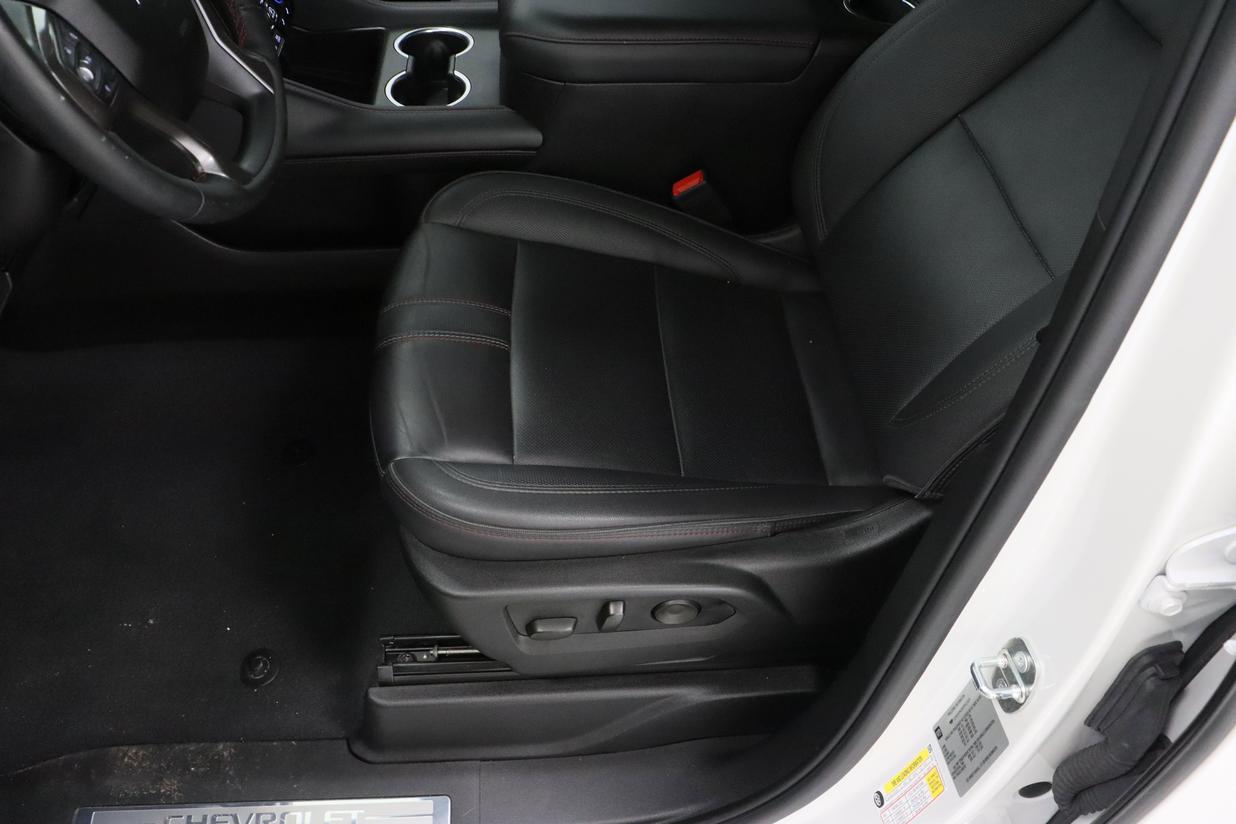 Used 2023 Iridescent Pearl Tricoat Chevrolet RST 5.3L image 16