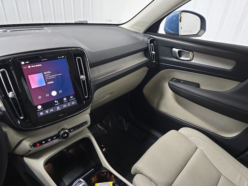 2023 Volvo XC40 Plus - Photo 27