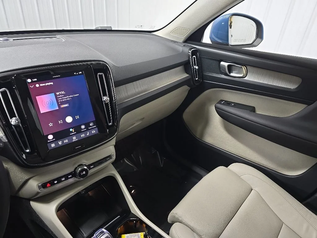 2023 Volvo XC40 Plus - Photo 27