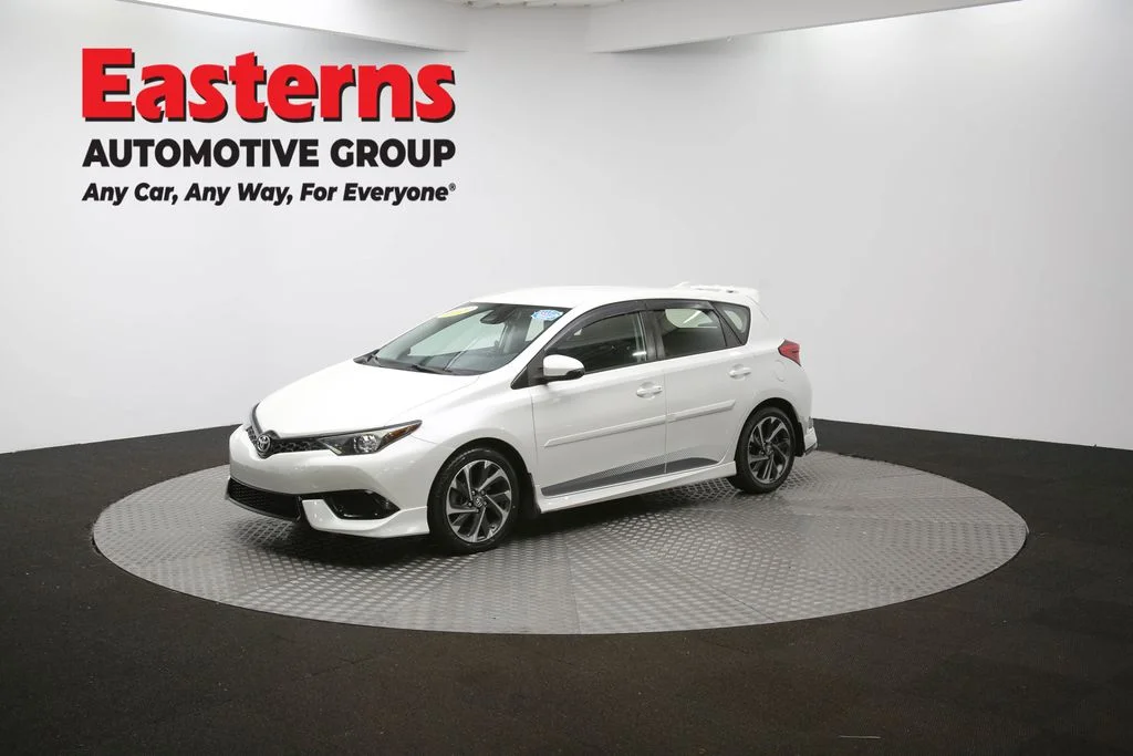 Used 2018 White Toyota Base image 52