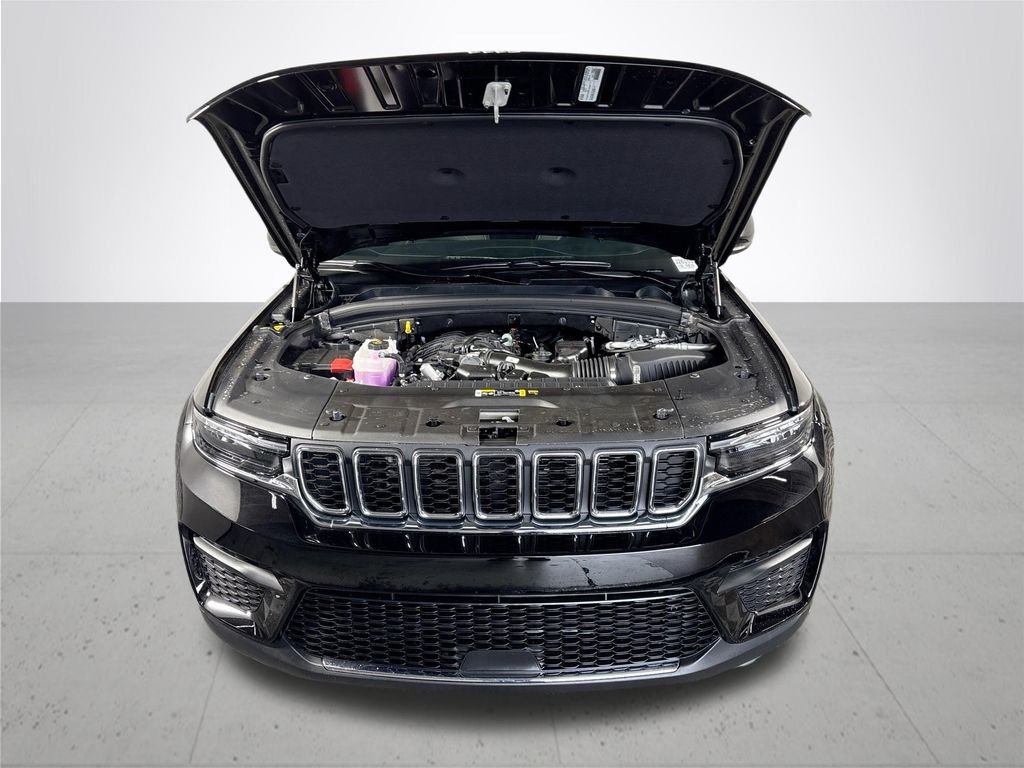 New 2026 Diamond Black Crystal Pearl-Coat Exterior Paint Jeep Laredo X image 22