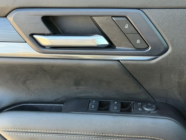 Used 2025 Black GMC Elevation image 27