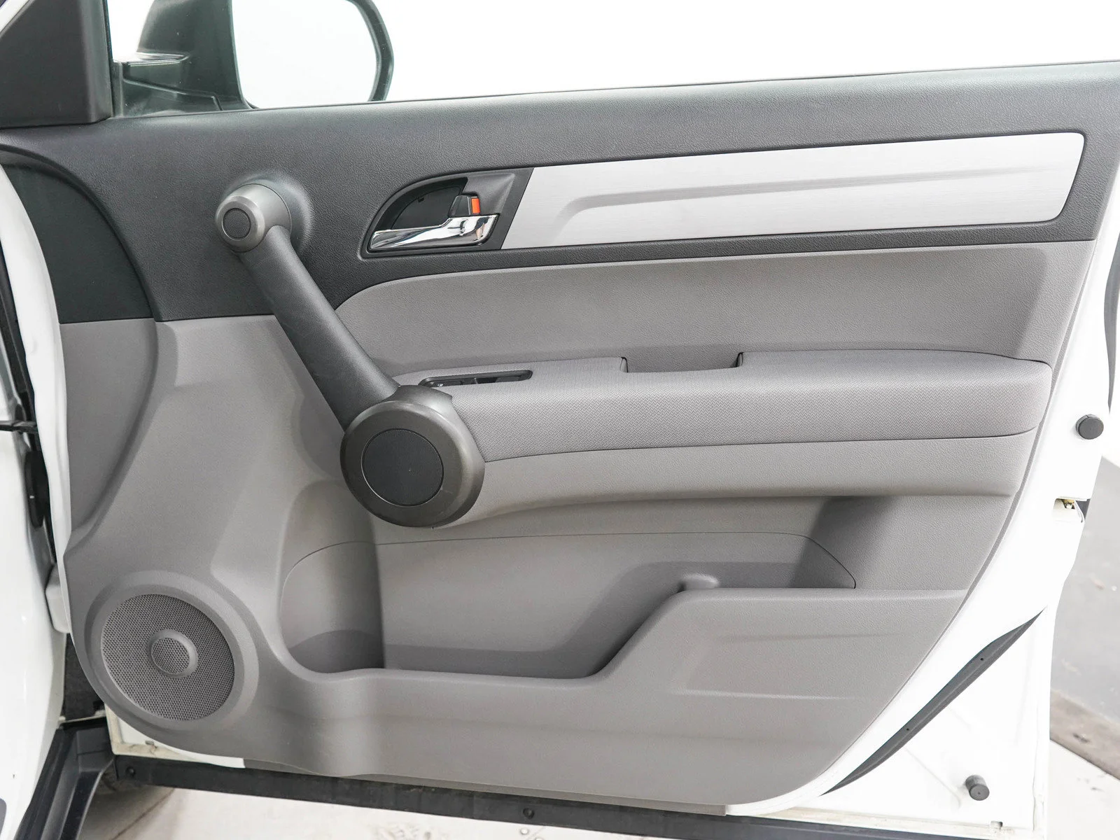 Used 2011 Taffeta White Honda SE image 11