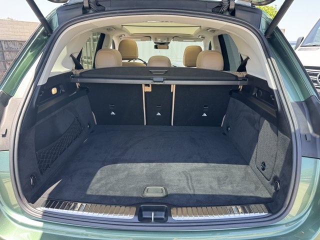 New 2026 MANUFAKTUR Ireland Mid Green Metallic Mercedes-Benz GLE 450 image 6