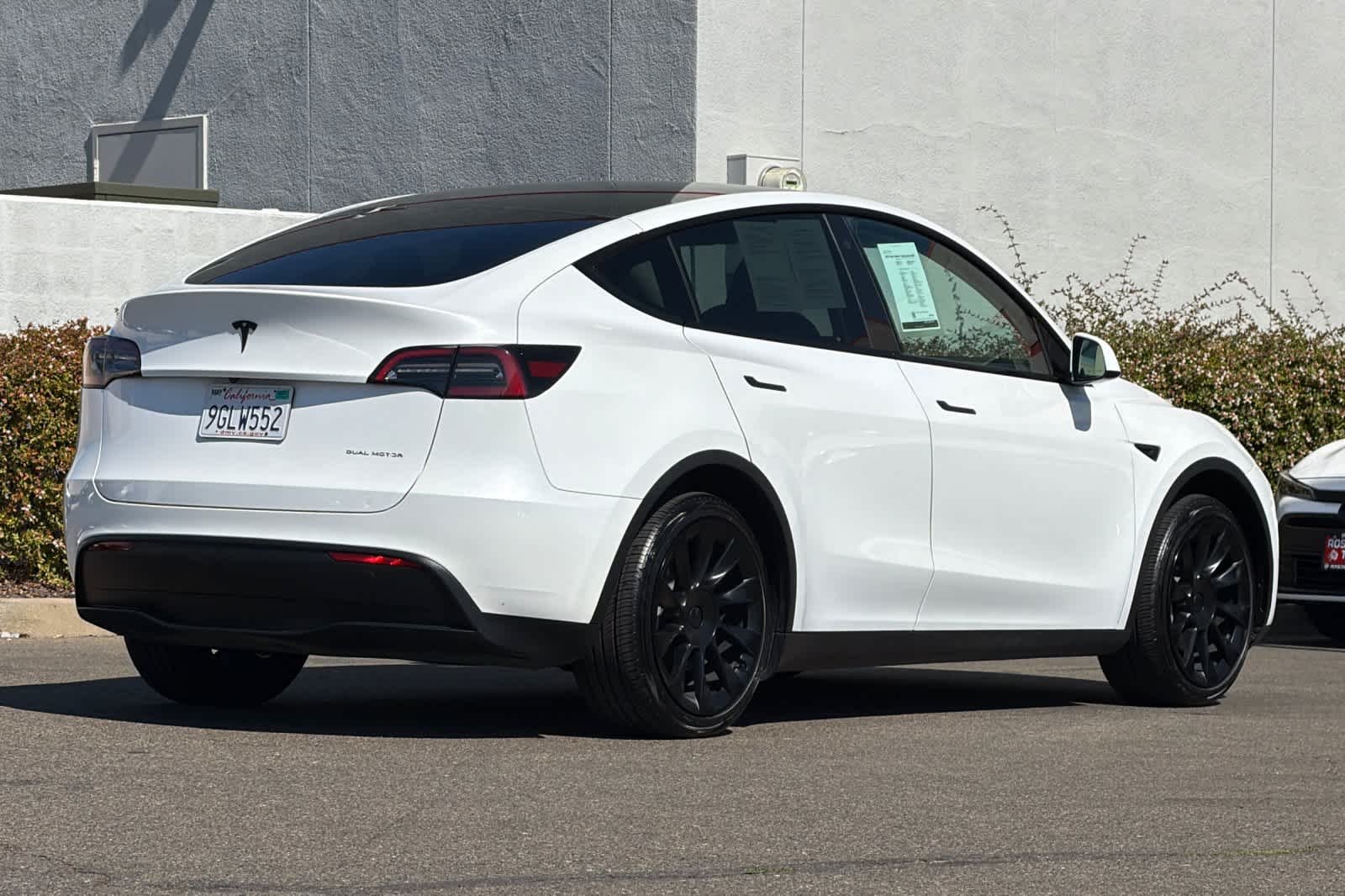 Used 2023 White Tesla  image 2