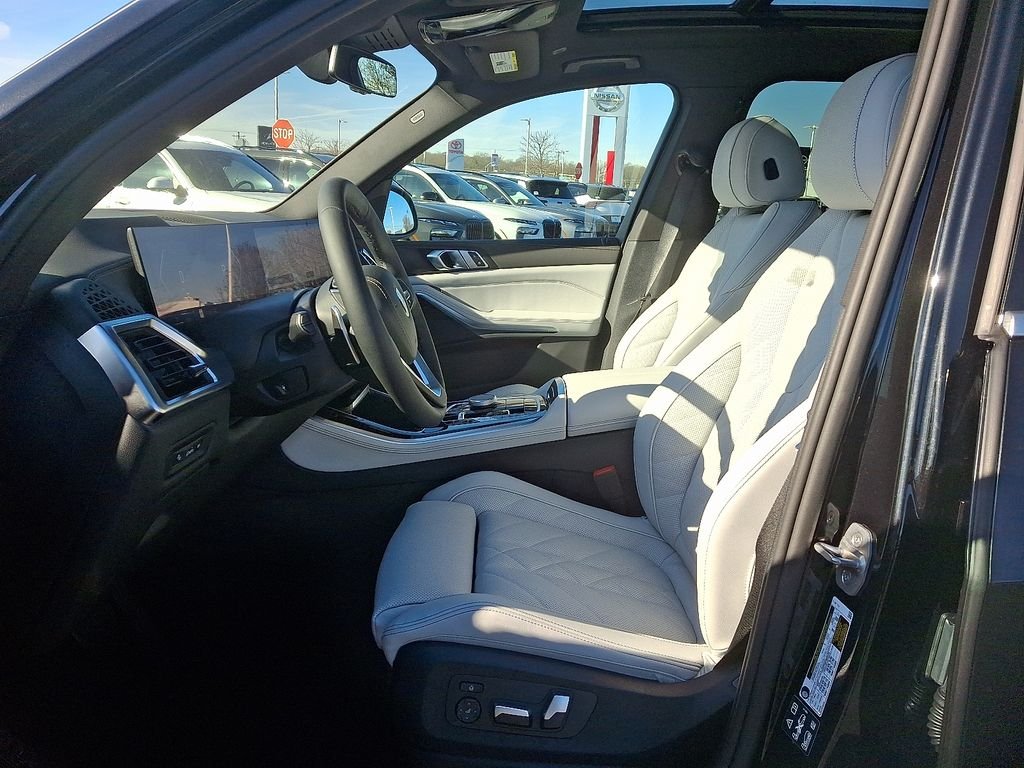 Certified Used 2026 Black Sapphire Metallic BMW xDrive40i image 6
