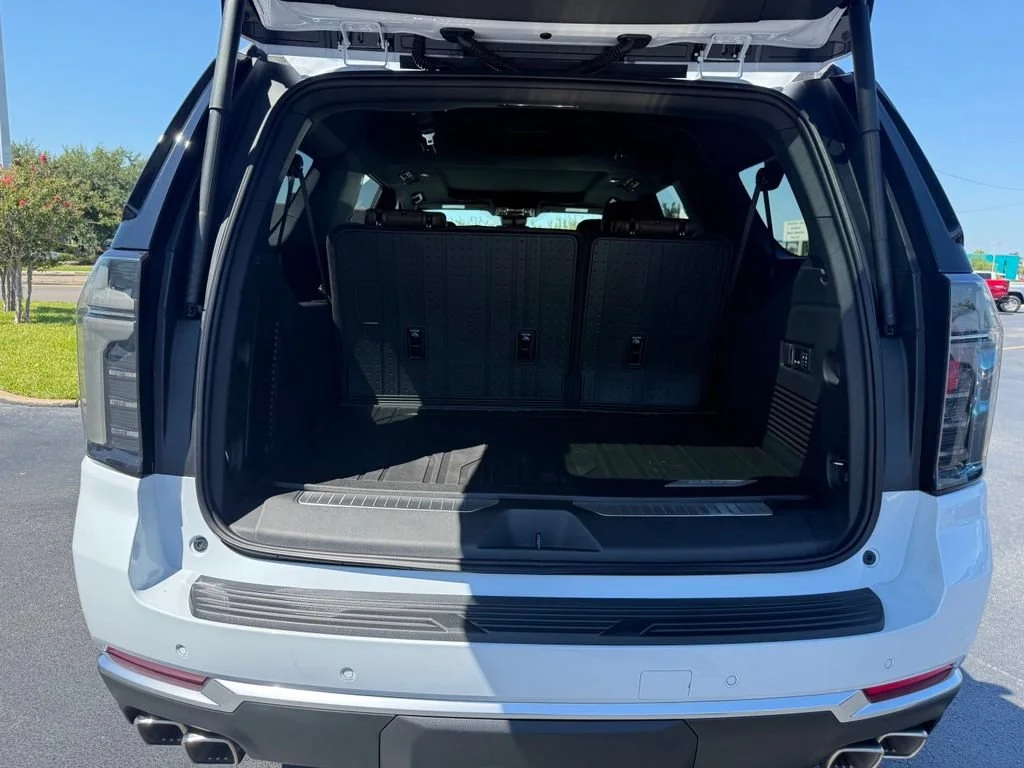 New 2026 Polar White Tricoat Chevrolet High Country image 11