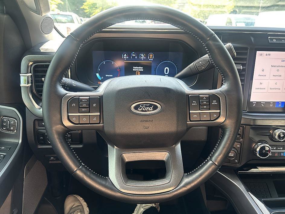 Used 2024 Gray Metallic Ford LARIAT image 14