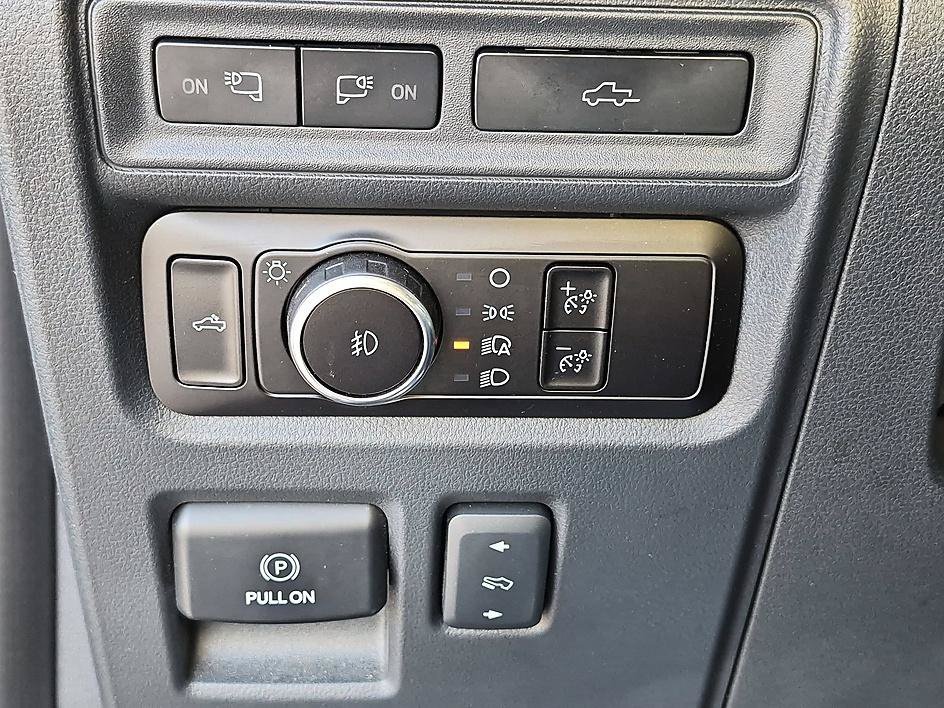 Used 2023 Gray Metallic Ford Platinum image 23