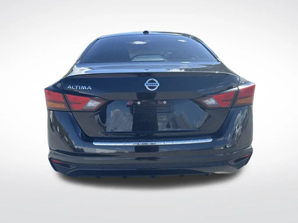 Used 2019 Black Nissan 2.5 S image 4