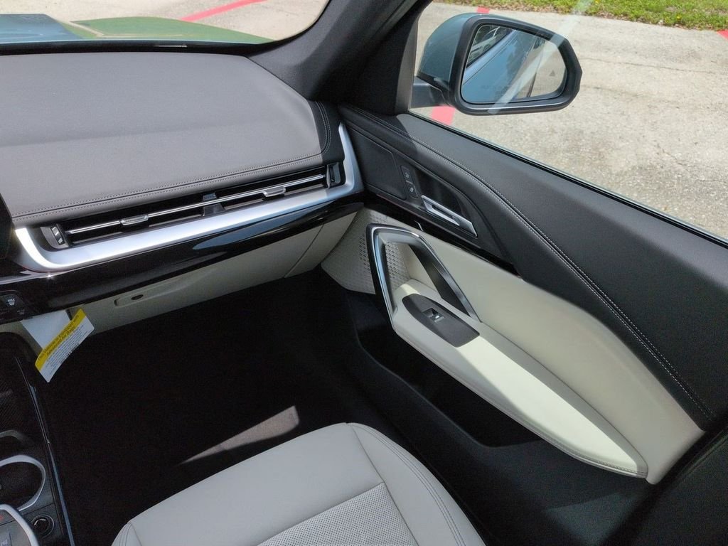 New 2026 Green Metallic BMW xDrive28i image 17
