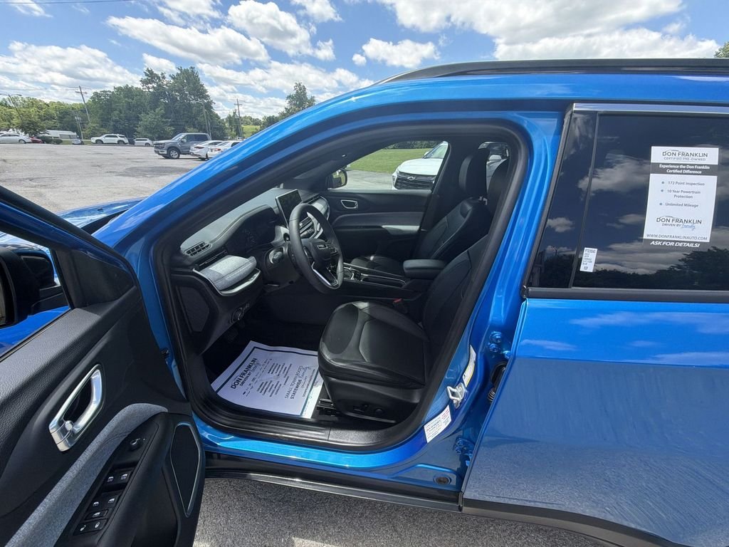 Used 2023 Blue Jeep Latitude Lux image 11