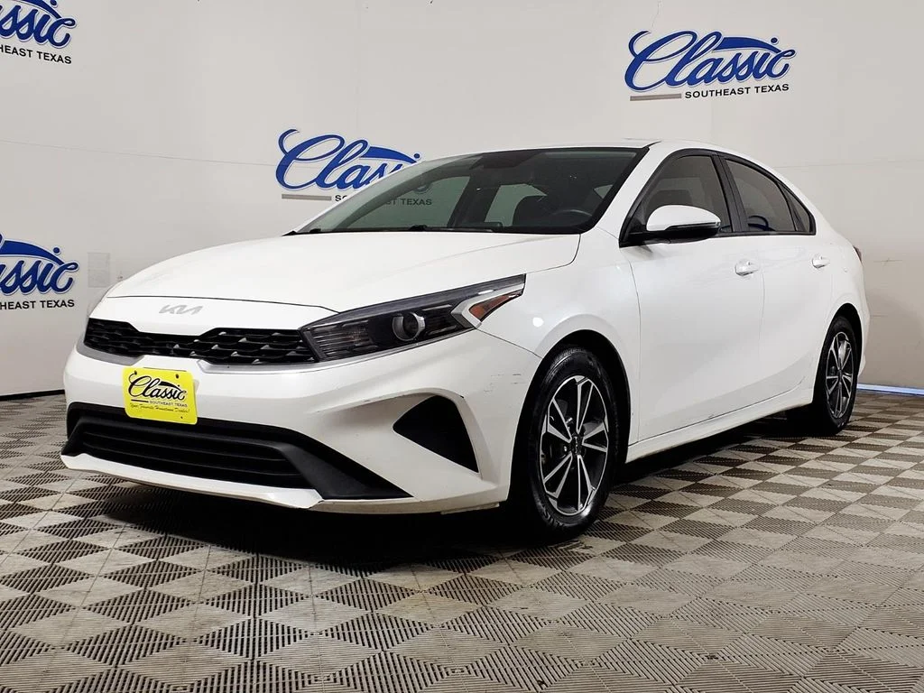 Used 2022 White Kia LXS image 5