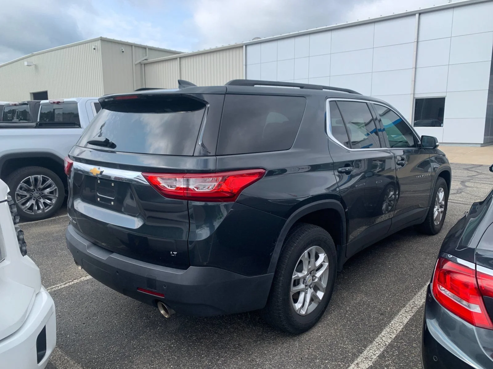 Used 2020 GRAPHITE METALLIC Chevrolet LT Cloth image 2