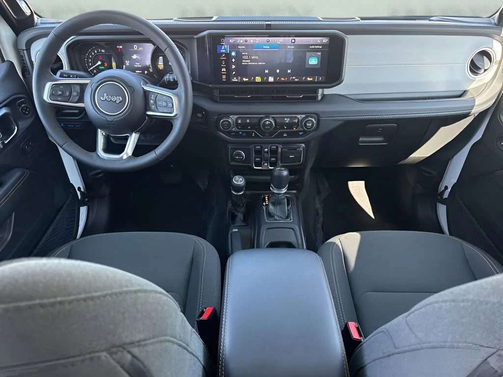 Used 2025 White Jeep Sahara image 15