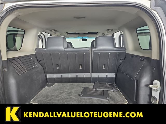Used 2007 White Hummer Base image 27