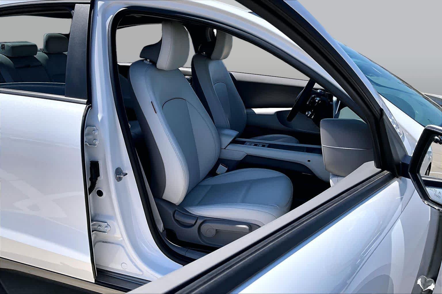 Used 2025 Serenity White Hyundai SEL image 9
