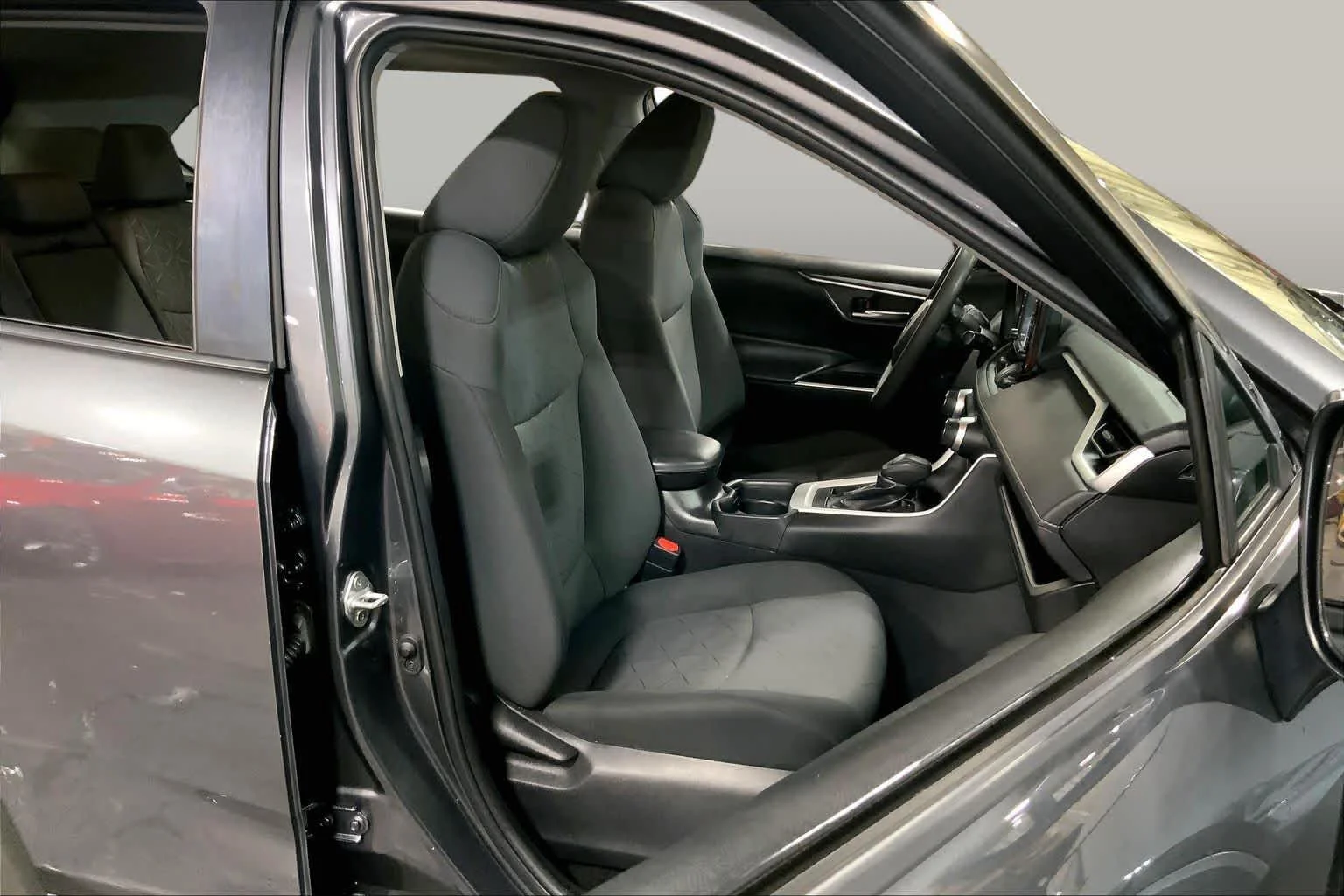 Used 2020 Magnetic Gray Metallic Toyota XLE image 9