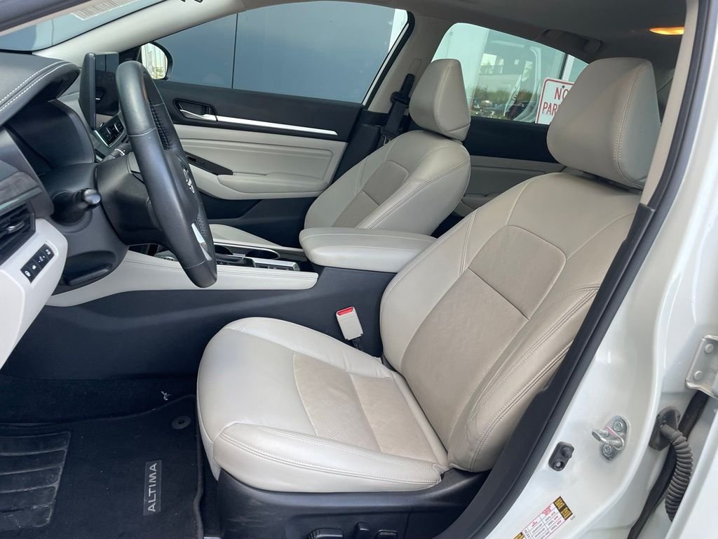 Used 2023 White Nissan 2.5 SL image 11