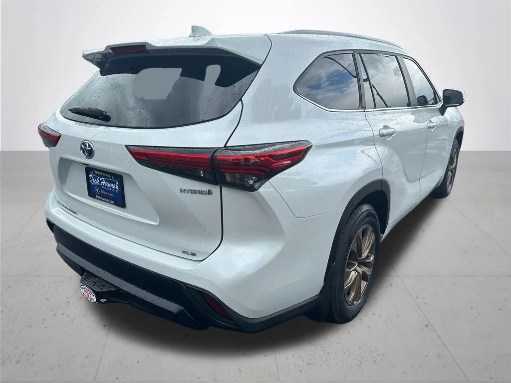 Used 2023 Beige Toyota Bronze Edition image 7