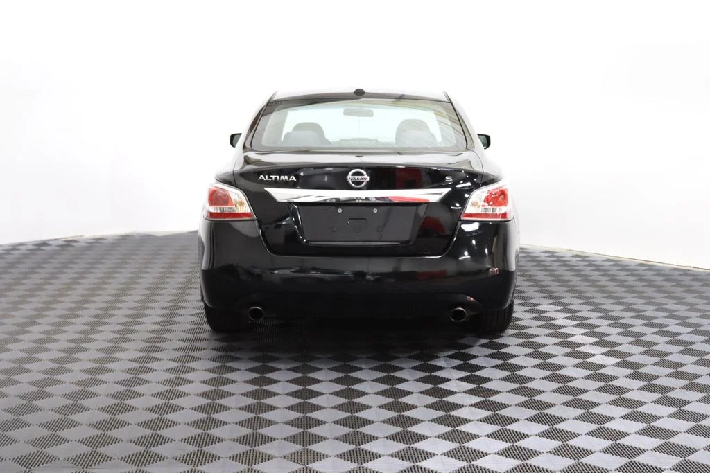 Used 2015 Black Nissan 2.5 S image 7