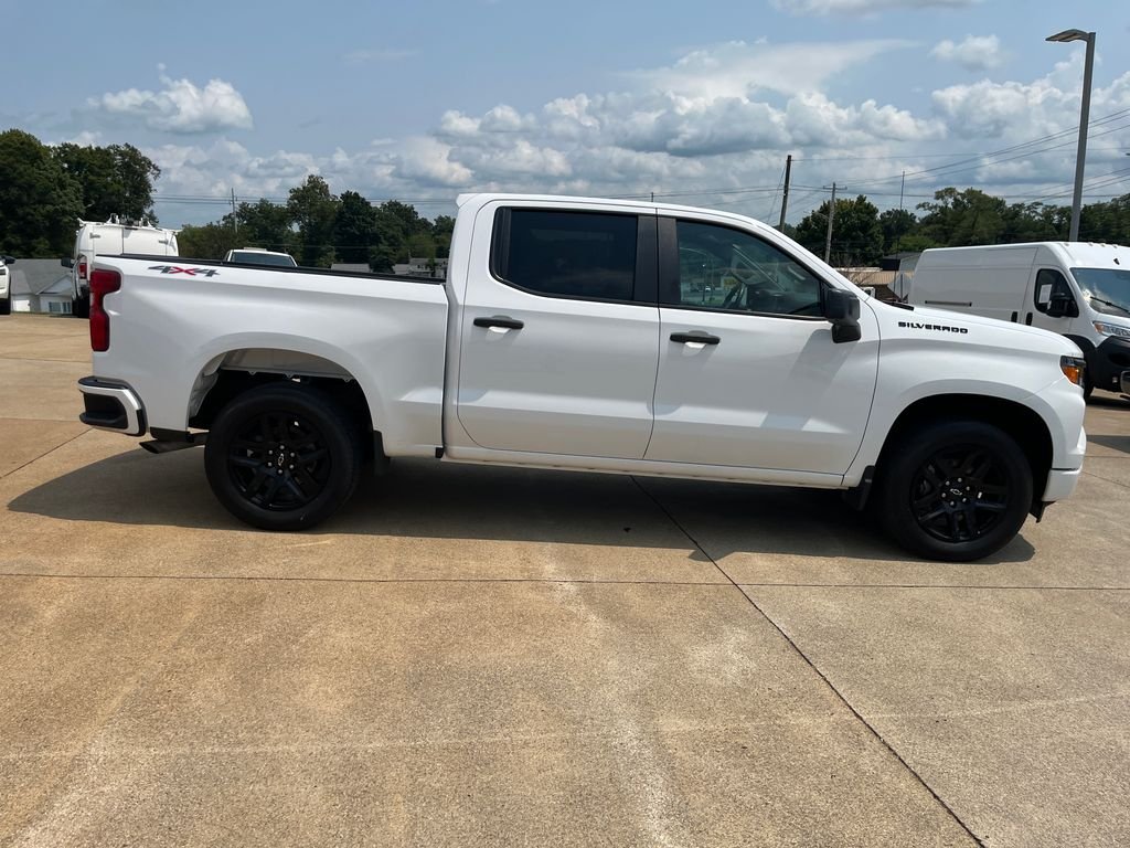 Used 2023 White Chevrolet Custom image 6