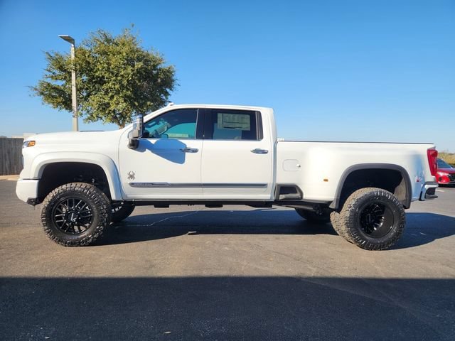 New 2026 Polar White Tricoat Chevrolet High Country DRW image 3