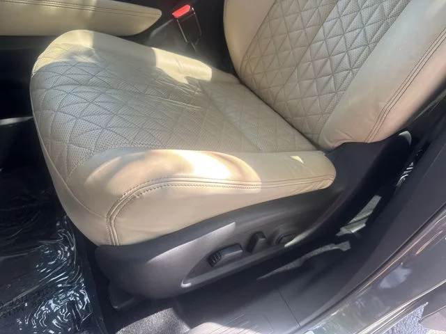 Used 2022 Gray Nissan Platinum image 30