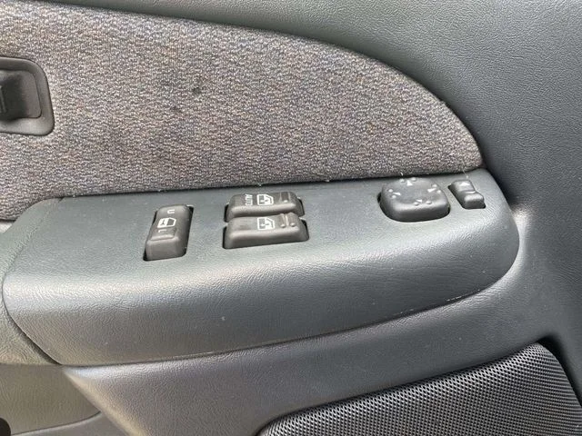 Used 2001 Black GMC SLE image 14