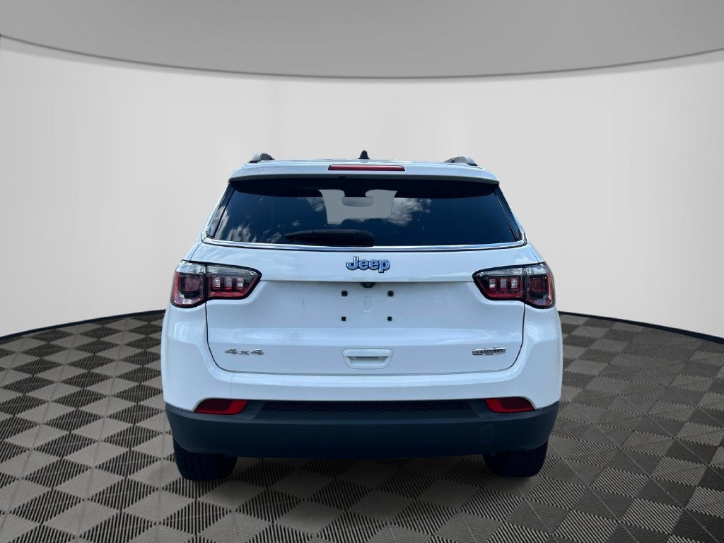 Used 2022 White Jeep Latitude image 4