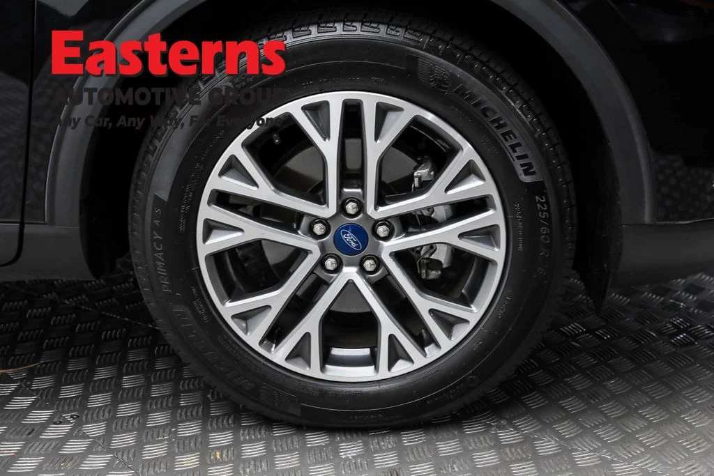Used 2021 Black Ford SEL image 30