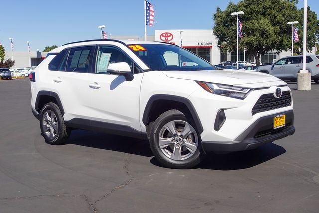 2024 Toyota RAV4 XLE - Photo 7