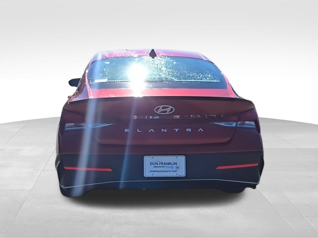 Used 2025 Red Hyundai SEL Sport image 7
