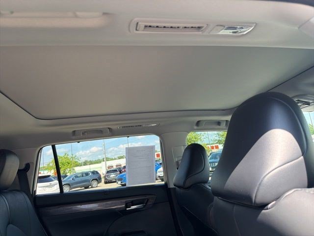Used 2021 Blizzard Pearl Toyota Platinum image 30