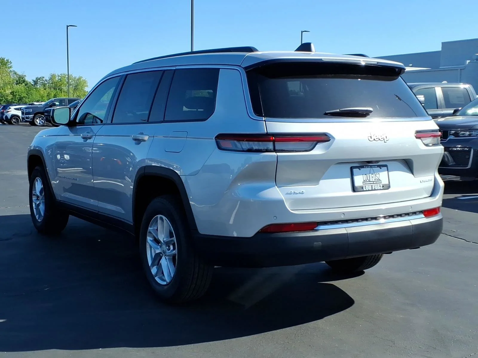 New 2026 Silver Zynith Exterior Paint Jeep Laredo image 4