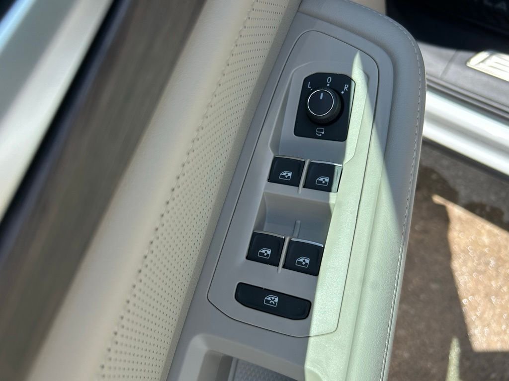 New 2026 White/off-white Volkswagen 2.0T SEL Premium R-Line image 19