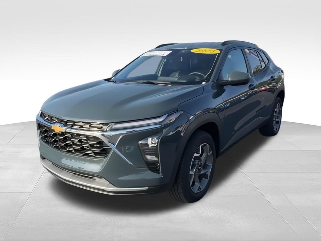 Used 2025 Gray Chevrolet LT image 3