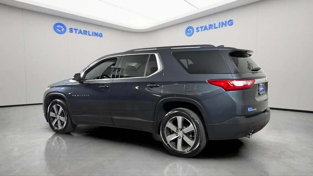 Used 2019 GRAPHITE METALLIC Chevrolet LT Leather image 4