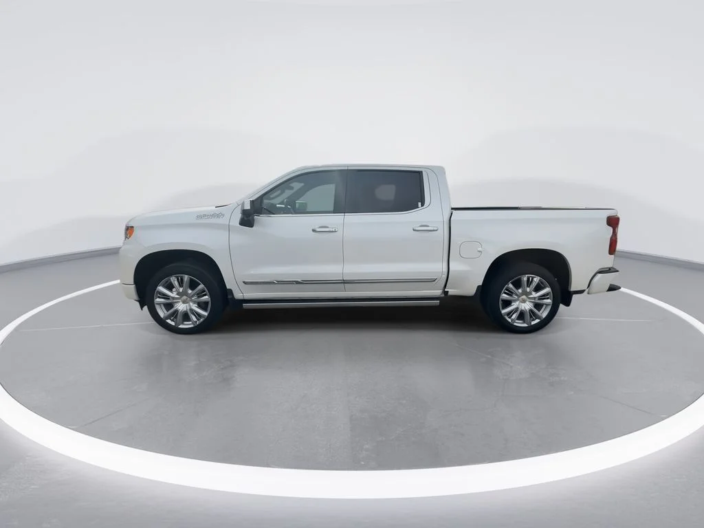 Used 2024 Beige Chevrolet High Country image 5