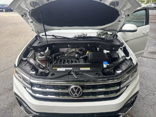 Used 2021 White Volkswagen 3.6L V6 SEL R-Line image 33