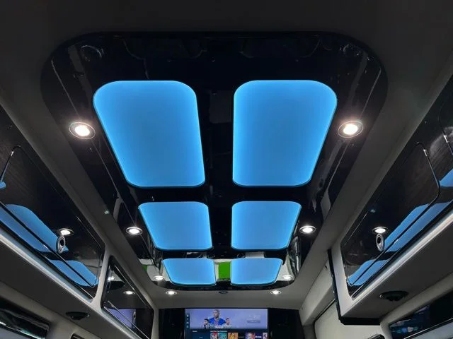 New 2026 Iridium Silver Mercedes-Benz Discovery Touring image 34