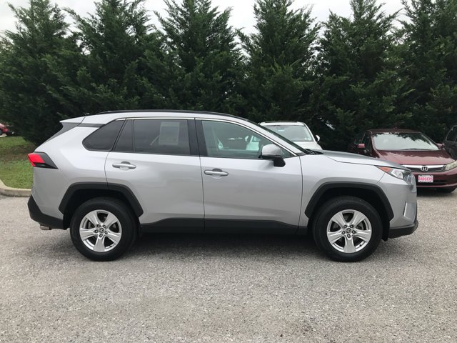 Used 2021 Silver Sky Metallic Toyota XLE image 8