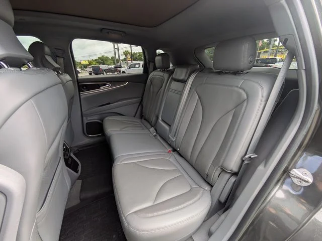 Used 2019 Gray Lincoln Reserve image 13