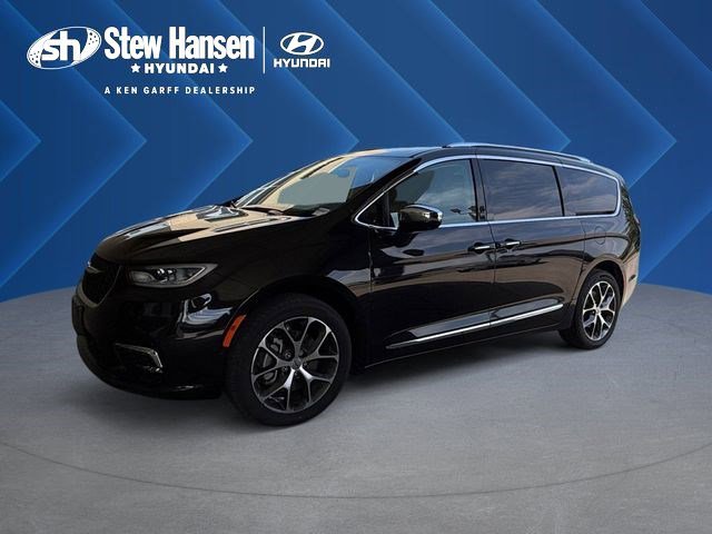 2021 Chrysler Pacifica Limited's photo
